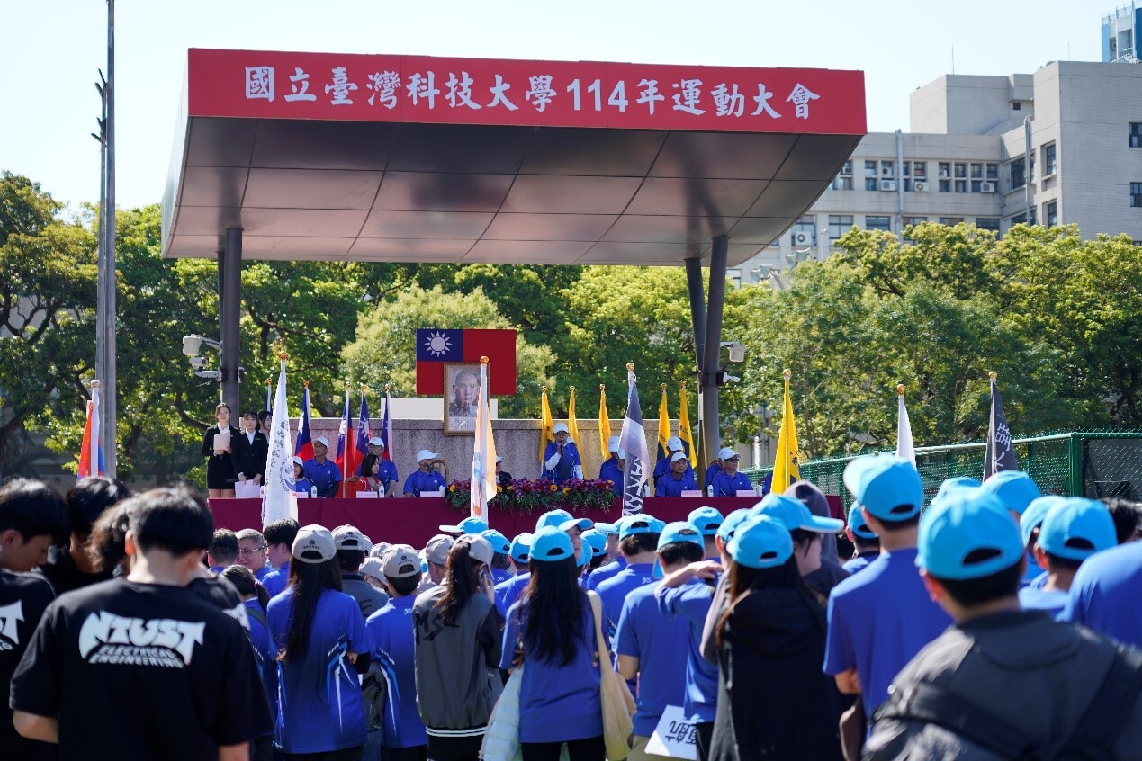 開幕式上校長致詞並勉勵大家