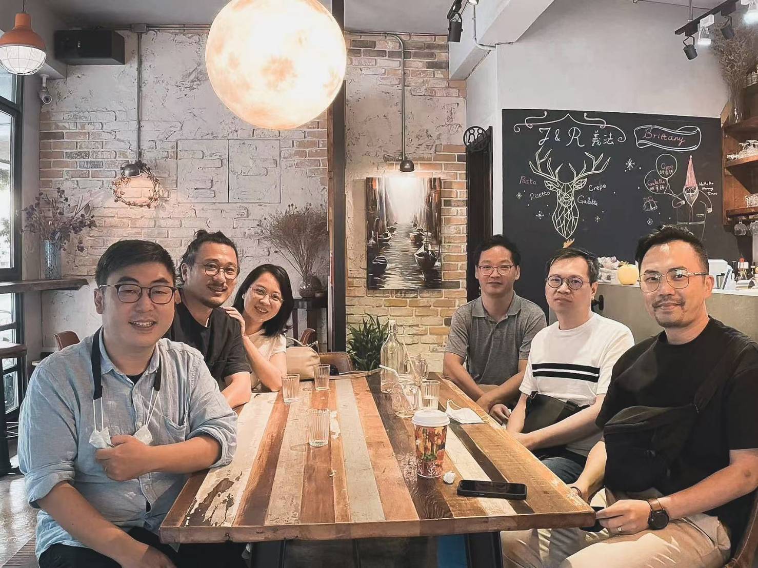 Boson將林銘煌(右二)視為啟蒙老師，在課程中探討的型態與人的關係、互動關係、空間關係、情感關係、歷史關係等內容，時至今日也令他受益良多。